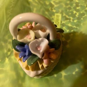 Porcelain, heart shaped box